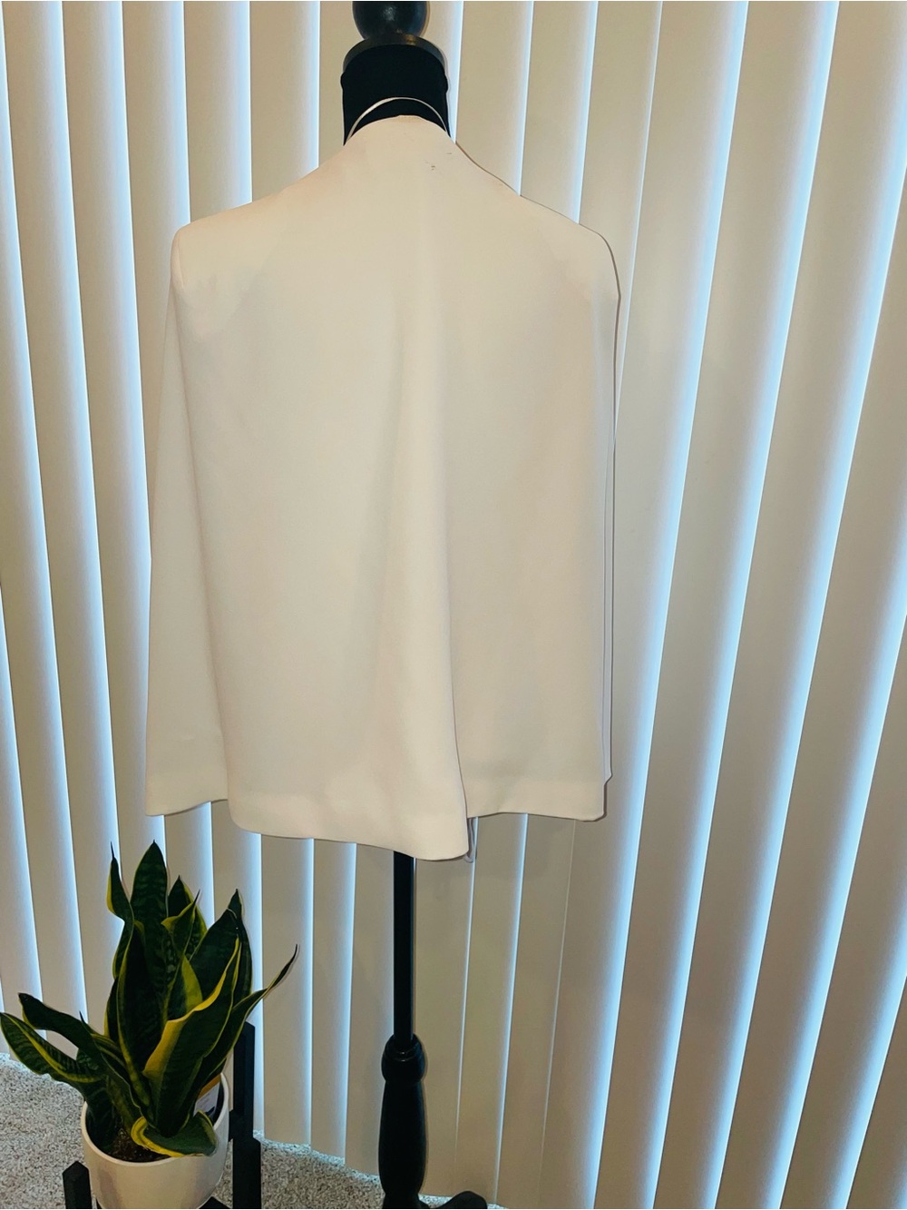 Zara Woman Cream Blazer with open arm Detail - Picture 3 of 6